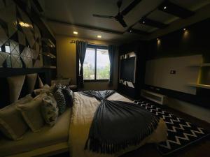 Taraangan Luxurious Mountain View Villa With Huge Pool And Lawn Area