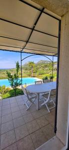 Maisons de vacances Gite Paradizu, vue imprenable en Provence : photos des chambres
