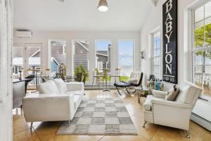 Lakefront Beach House - Sauna & Steam Pod Retreat