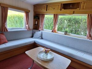 Gezellige Stacaravan nr 7 op Mini-Camping Klaproosje 4 personen