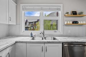 Charming Mountain Loft Pet Friendly Mountain Views!