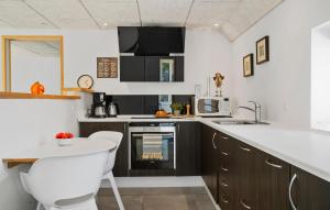 Stunning Home In Vemb With Wifi