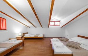 1 Bedroom Cozy Apartment In Betina