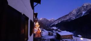 Two-Bedroom Apartment with Mountain View
