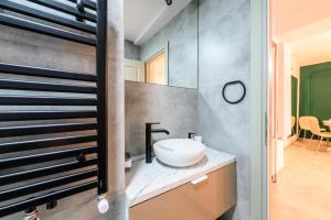 Charming Retreat - Cozy 2BR near City Center