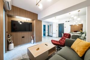 Charming Retreat - Cozy 2BR near City Center