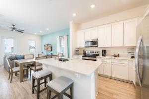 Vibrant Cottage Near Disney With Margaritaville Resort & Island H20 Waterpark Access- 3000Sp