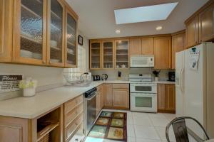 Mid-Century Retreat VR24-00083