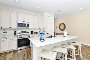Orange Oasis Villa Near Disney With Margaritaville Resort & Island H20 Waterpark Access - 3097Cs