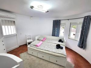 CYV 2 family home with BBQ and pool