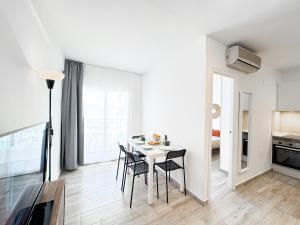 NUEVO, a 50 metros de la playa y con vistas al mar