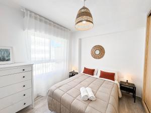 NUEVO, a 50 metros de la playa y con vistas al mar