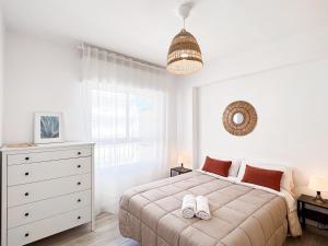 NUEVO, a 50 metros de la playa y con vistas al mar