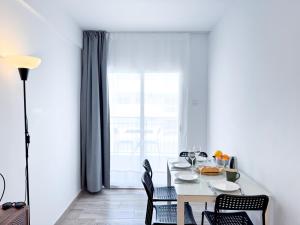 NUEVO, a 50 metros de la playa y con vistas al mar