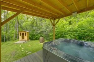 Hot Tub, Fire Pit Waynesville Getaway Near Hiking