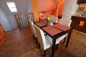 Orange Loft Apartment