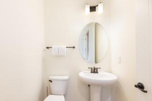 Charming Cottage With Private Hot Tub Near Disney With Margaritaville Resort & Island H2O Access - 3025Sp