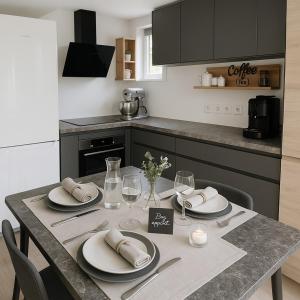 Maisons de vacances Logement avec jardin et jacuzzi prive au coeur de la Provence pour 2 adultes 1 enfant classe 4 etoiles : photos des chambres