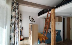 Maisons de vacances Logement avec jardin et jacuzzi prive au coeur de la Provence pour 2 adultes 1 enfant classe 4 etoiles : photos des chambres