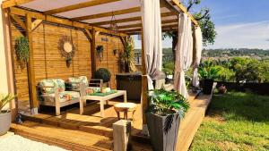 Maisons de vacances Logement avec jardin et jacuzzi prive au coeur de la Provence pour 2 adultes 1 enfant classe 4 etoiles : photos des chambres