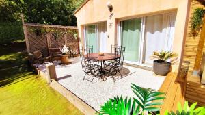 Maisons de vacances Logement avec jardin et jacuzzi prive au coeur de la Provence pour 2 adultes 1 enfant classe 4 etoiles : photos des chambres