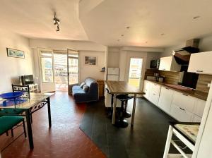 ST CYPRIEN PORT APPARTEMENT T3 TERRASSE -PARKING 50 M des PLAGES