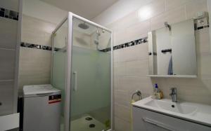 ST CYPRIEN PORT APPARTEMENT T3 TERRASSE -PARKING 50 M des PLAGES