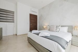 Fl9 TheLODGE-Sea View w HUGE Terrace by Homely