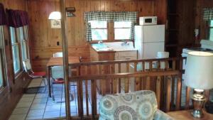 Five Points Lake Hamilton Cabin 5