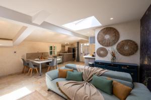 Maisons de vacances Maison avec patio et jacuzzi : photos des chambres