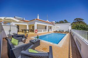 Villa Marrachinho by Villa Plus