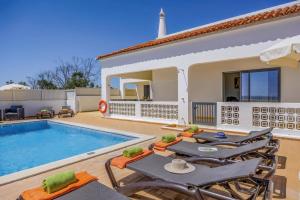 Villa Marrachinho by Villa Plus