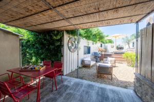 Maisons de vacances Maison avec patio et jacuzzi : photos des chambres