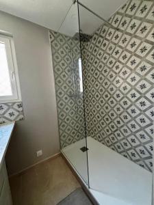 Superbe Appartement rénové à 150 mètres de la plage de Fréjus