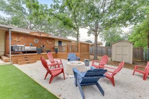 9 Mi to Downtown Home with Deck in San Antonio - 3hvězdičkové hotely ve městě San Antonio