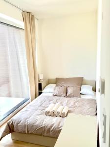 Calm and Modern Flat with Free Parking 10mins on bus to City Centre 1min walk to Bus stop