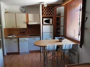 Appartements Estudio con piscina en Enveitg : photos des chambres