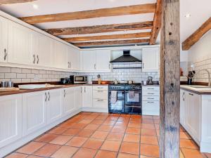 4 Bed in Crickhowell 50908