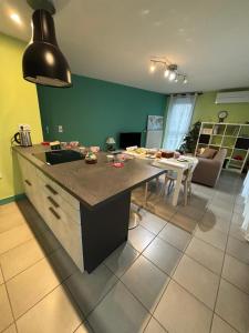 Appartements 2 bedrooms, air conditioning, garage, metro : photos des chambres