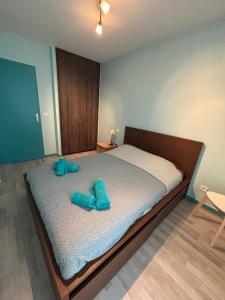 2 bedrooms, air conditioning, garage, metro