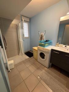 2 bedrooms, air conditioning, garage, metro