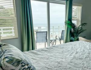 Deluxe Queen Room with Ocean View room in Wharf Master's Inn