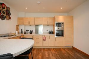 Elegant 2 BdRM Apartment-Caldecotte, Milton Keynes