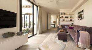 ReadHostProfile! 4-Bedroom Provence Luxury Villa with Pool