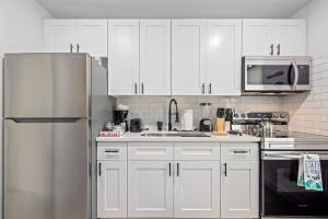 Downtown Heights Flat Games TVs WiFi Pets