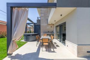 Villa Trixie - Green Garden Villas