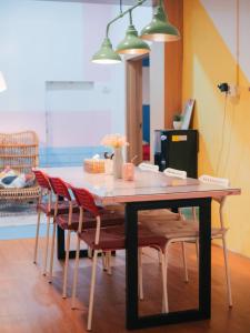 Roemah Renjana Sunny - Entire House with Pool