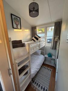 Welsh Bayview Retreat 2-Bed Caravan & 2-Bed Chalet at Clarach Bay Holiday Village