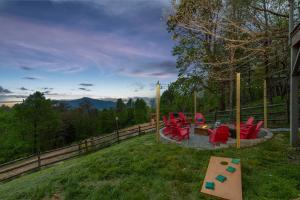 Sleeps 20 Hot Tub Outdoor Theater Putt Putt Games