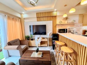 Across Burnham Park Baguio Transient - 2BR 5F Baguio City Transient - With Veranda